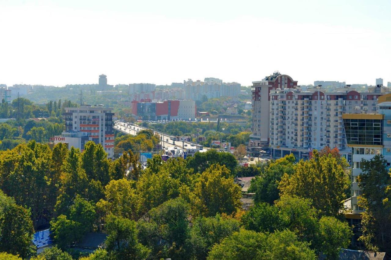 Уютная Квартира В Самом Центре. キシナウ エクステリア 写真